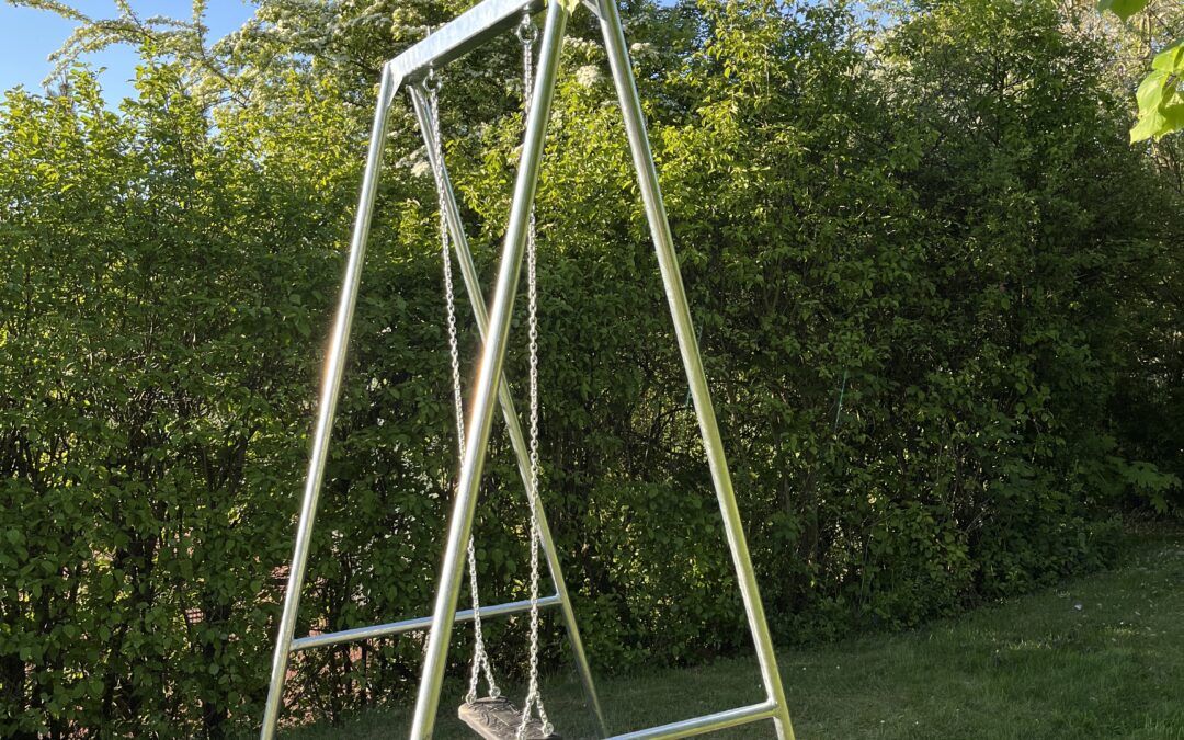 Neue Schaukel für die Kleinen und Großen